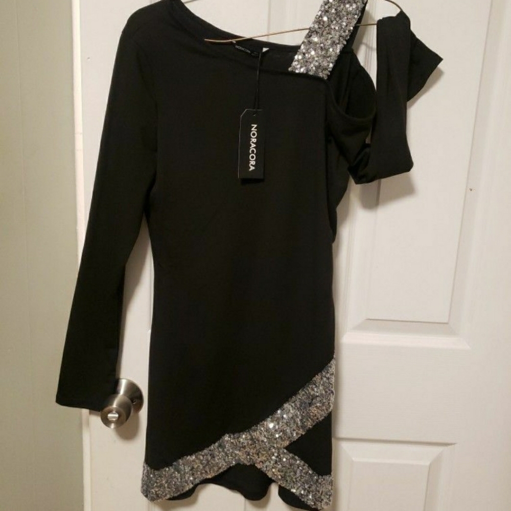 BLACK DRESS - Picture 2 of 3